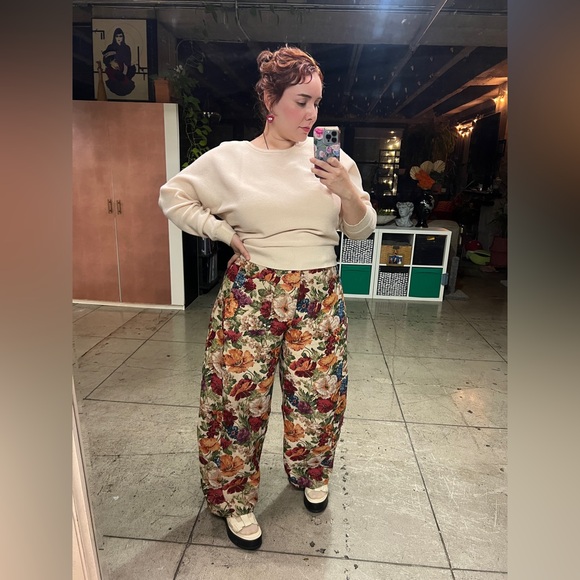 🟠449B. Floral Tapestry Barrel Pants - Picture 7 of 8